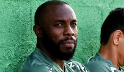 Manoel, zagueiro do Fluminense, é suspenso pela Conmebol por doping