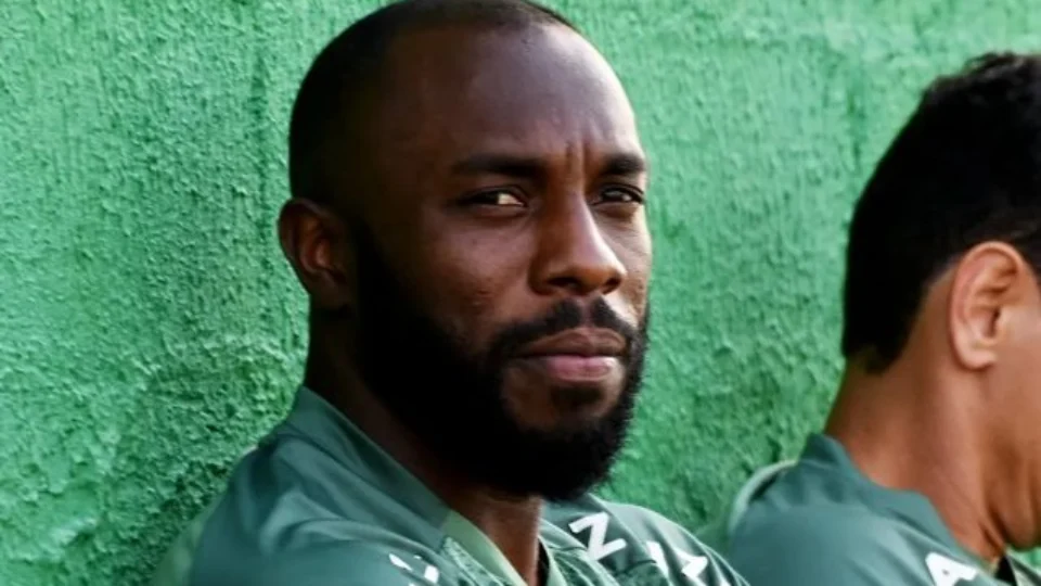 Manoel, zagueiro do Fluminense, é suspenso pela Conmebol por doping