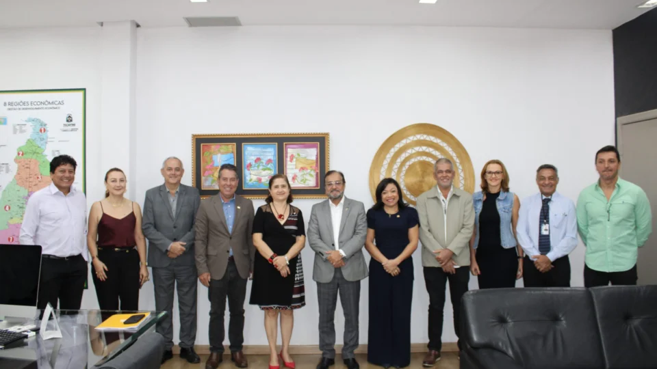 Governo discute implantação de polo de confecções em Tocantins