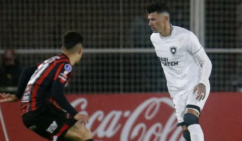 Com time reserva, Botafogo vence Patronato nos playoffs da Sul-Americana
