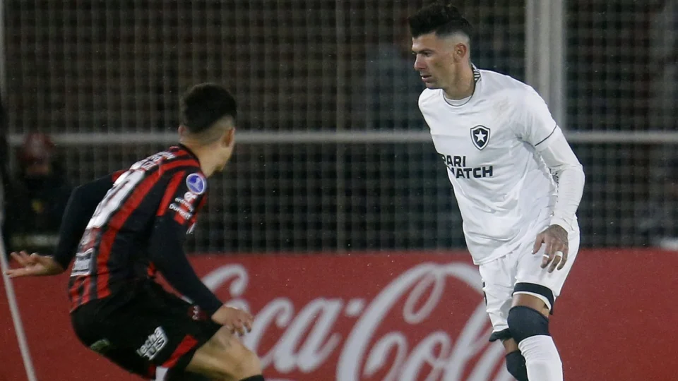 Com time reserva, Botafogo vence Patronato nos playoffs da Sul-Americana