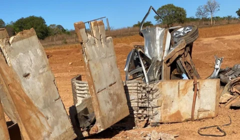 Acidente de carro provoca morte de casal e destrói ponto de ônibus em TO