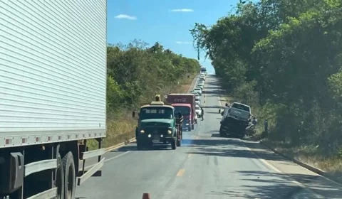 Mulher morre e outra fica ferida após bater em caminhão em rodovia no TO