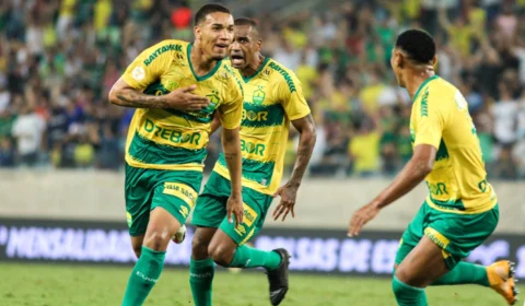 Santos FC perde para o Cuiabá, completa 12 jogos sem vencer e se aproxima do Z4