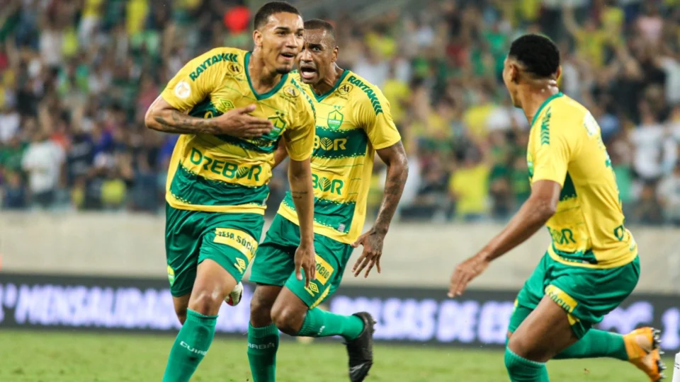 Santos FC perde para o Cuiabá, completa 12 jogos sem vencer e se aproxima do Z4