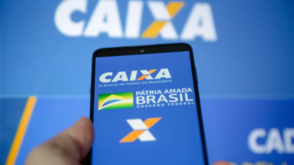 Caixa paga abono salarial para nascidos em novembro e dezembro nesta segunda, 17