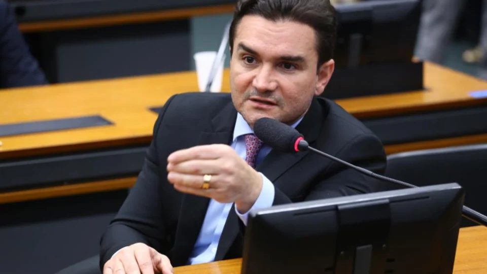 Deputado Celso Sabino para Ministério do Turismo é confirmado pelo governo