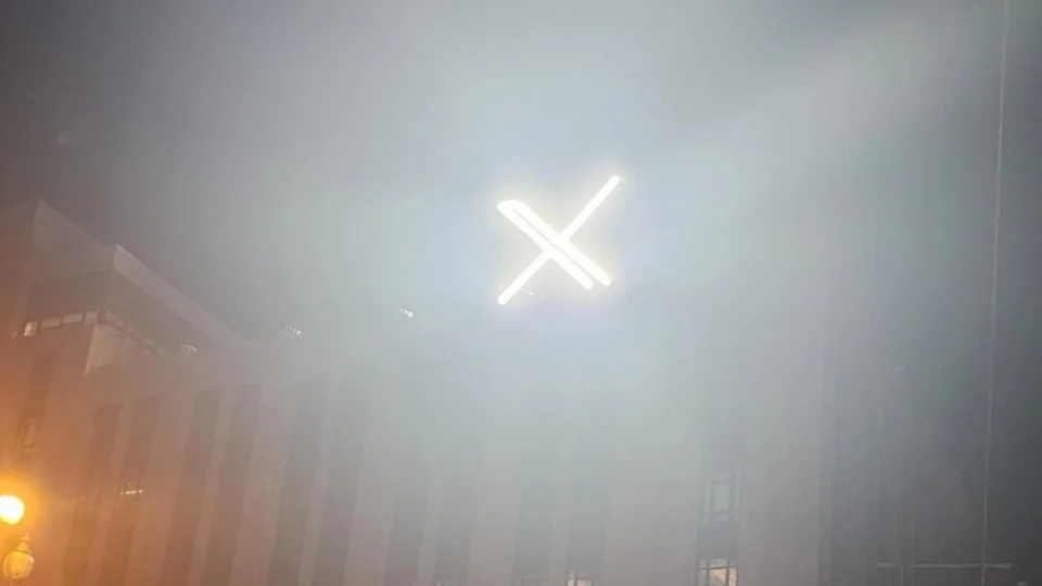 Cidade dos EUA investiga violação na instalação de ‘X’ em prédio do Twitter