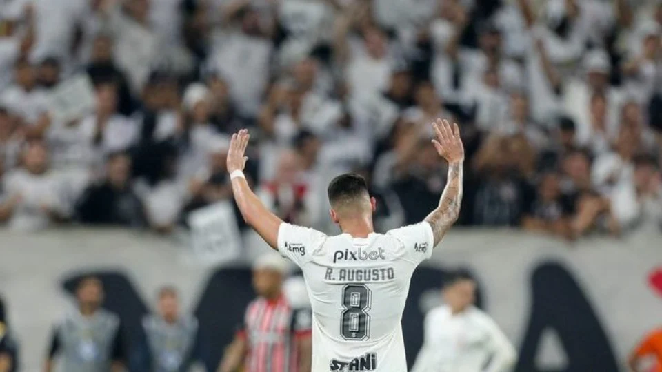 Corinthians vence São Paulo com dois gols de Renato Augusto na Copa do Brasil