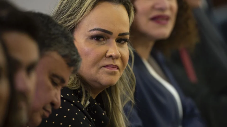 Waguinho negocia saída de Daniela Carneiro do Ministério do Turismo