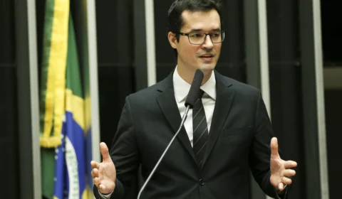 ‘Delação agora é prova?’, questiona Dallagnol sobre depoimento de Queiroz