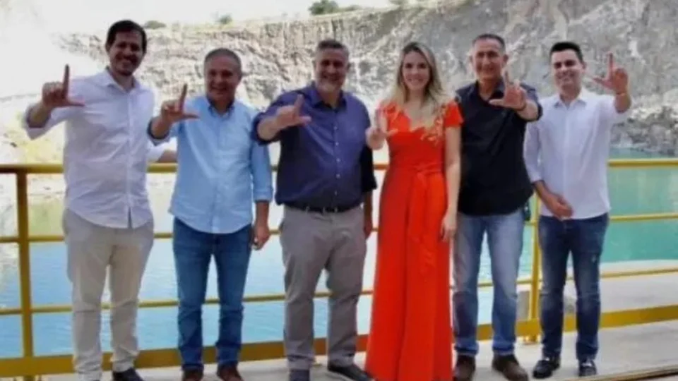 Após ‘fazer o L’, deputado do PL é convocado para reunião com Costa Neto