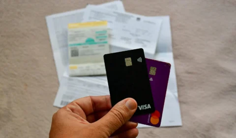 Índice de inadimplência cai pela 1ª vez em 2023 no Brasil, diz pesquisa