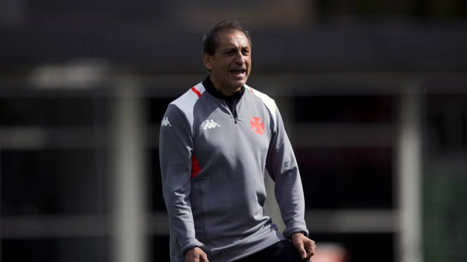 Em apresentação oficial, Ramón Díaz pede apoio da torcida do Vasco