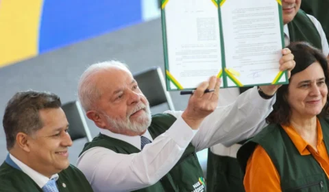 ‘Não é obrigação do MEC cuidar de escolas cívico-militares’, diz Lula