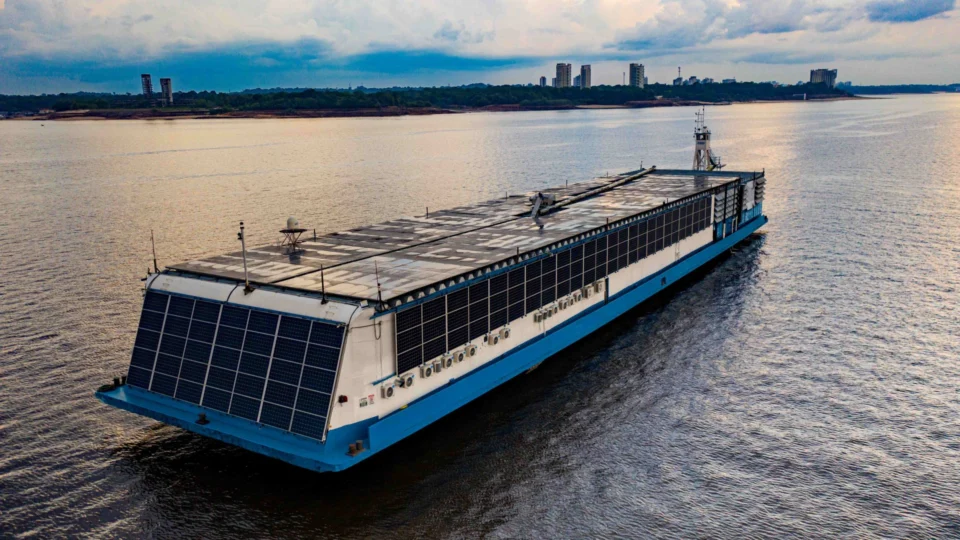 Fábrica flutuante de açaí é exemplo de sustentabilidade em seminário no Pará