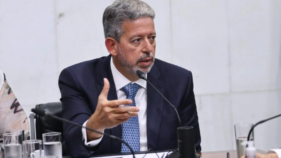 Votação do novo arcabouço fiscal deve ser votado em agosto, diz Lira