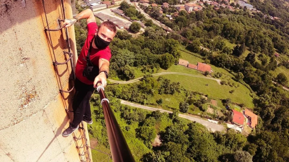 Francês conhecido por subir em prédios morre ao cair de 68º andar em Hong Kong