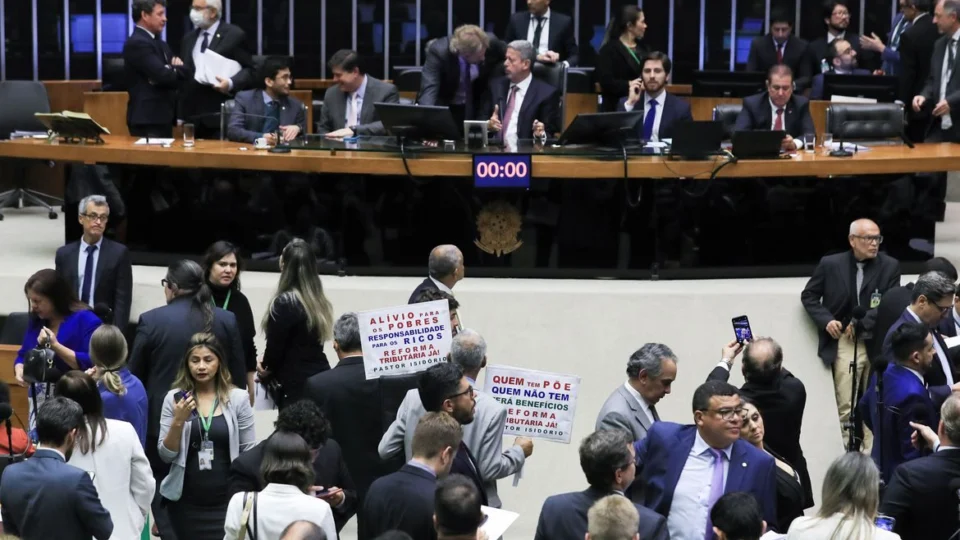 Governo Lula tem vitória com reforma tributária e texto é aprovado na Câmara