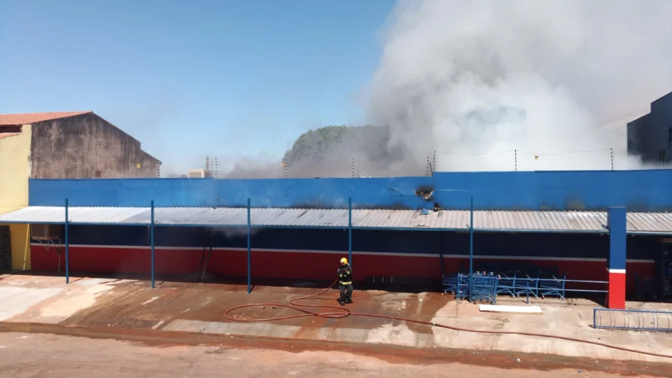 Incêndio ocorre em supermercado na região norte de Palmas; não há vítimas
