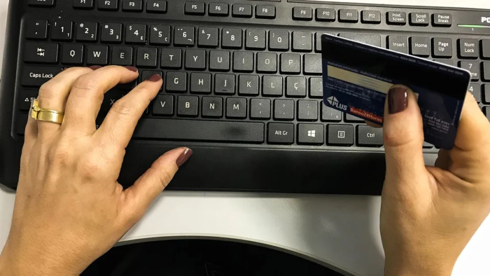 Imposto sobre compras internacionais até US$50 não será mais cobrado