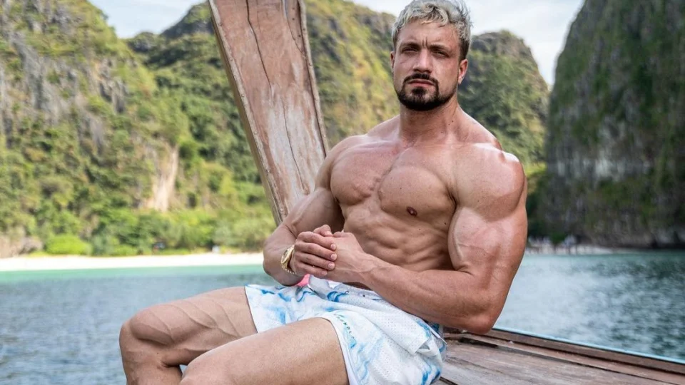 Fisiculturista e influencer alemão morre após aneurisma na Tailândia