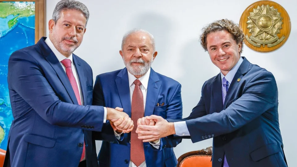 Centrão avança em negociações de cargos no governo Lula