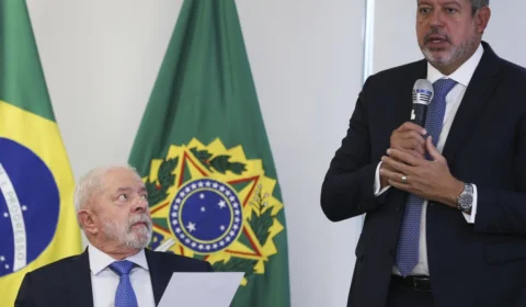 Por telefone, Lula e Lira discutem ministérios que vão para Centrão