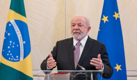 Lula pede ajuda para evitar gafes em discursos