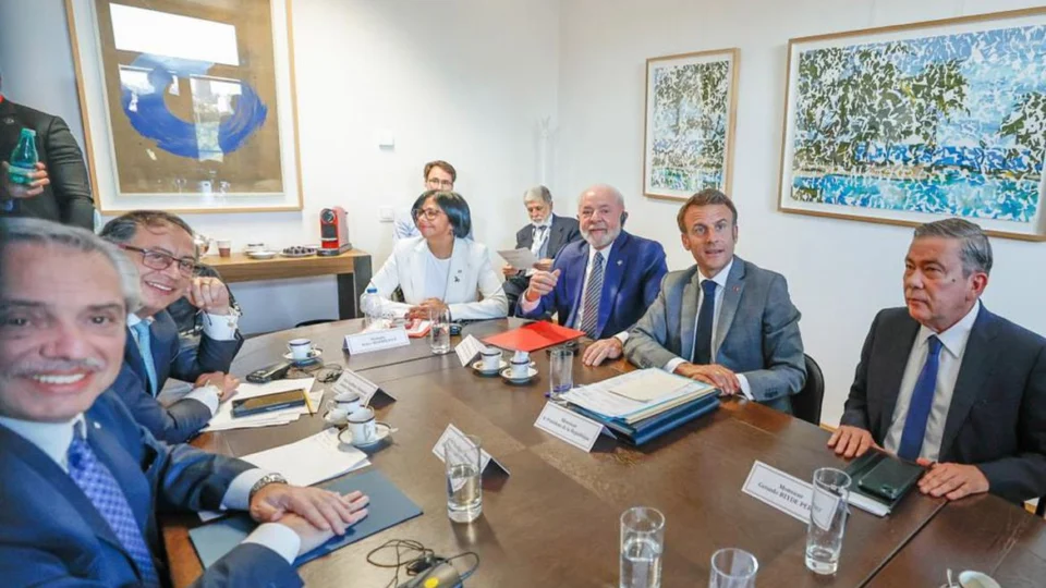 Lula participa de reunião entre governo e oposição venezuelanos