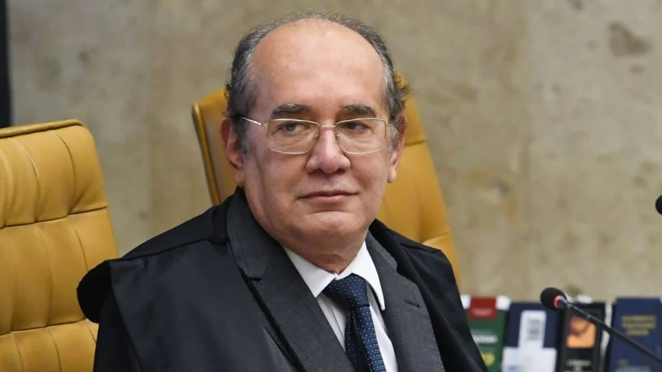 Ministro Gilmar Mendes anula arquivamento de ação contra Bolsonaro