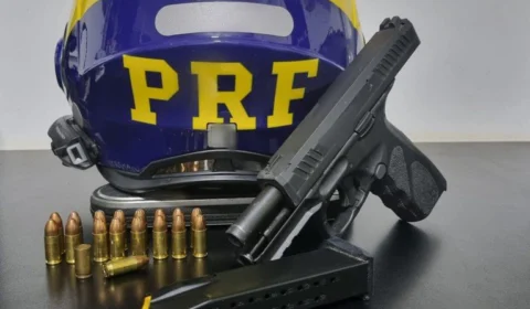 Motorista é flagrado com pistola e 17 munições na BR-174, em RR