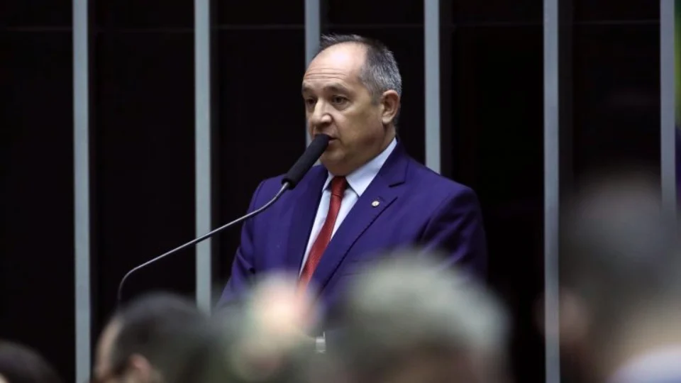 PL obriga candidato a devolver recursos públicos de campanha política