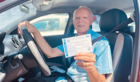 Prefeitura de Manaus emite nova credencial de estacionamento para idosos e PcDs