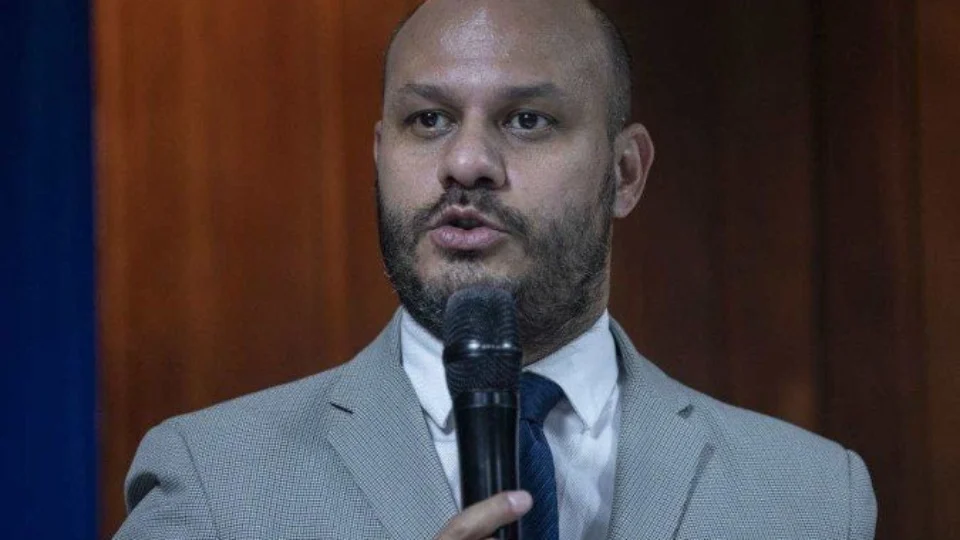 Presidente do INSS é demitido, após denúncia de ‘farra das passagens’