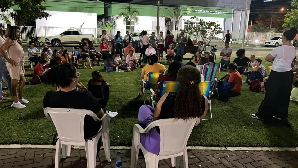 Professores de Boa Vista fazem protesto pela aprovação do PCCR