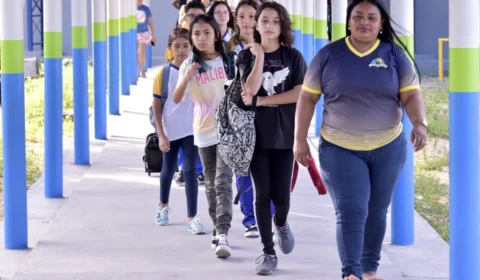 Alunos da rede estadual e municipal retornam às aulas em Roraima