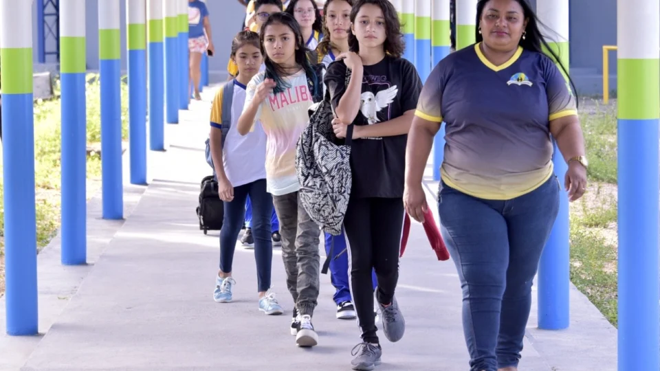 Alunos da rede estadual e municipal retornam às aulas em Roraima