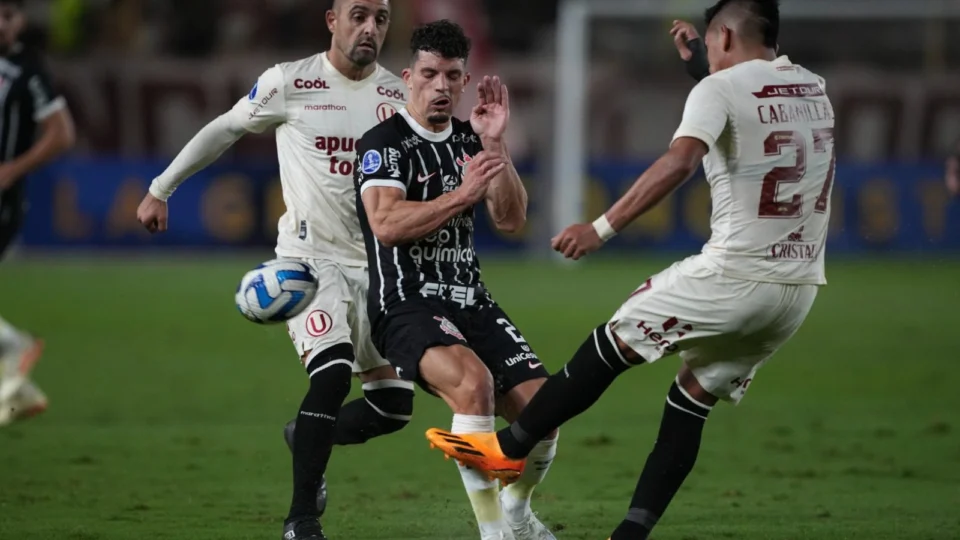 Corinthians vence Universitario e se classifica na Sul-Americana