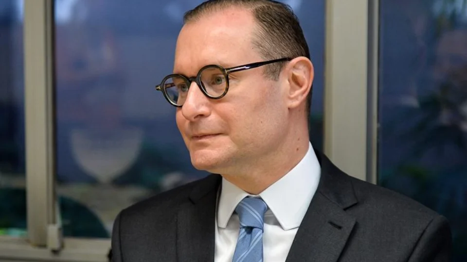 Cristiano Zanin assume como novo ministro do STF nesta quinta-feira, 3