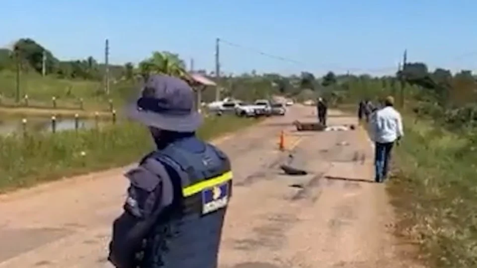 Mulher morre após sofrer acidente entre motocicletas na BR-317, no Acre