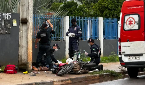 Motoboy fica gravemente ferido após colidir em poste, em Boa Vista-RR