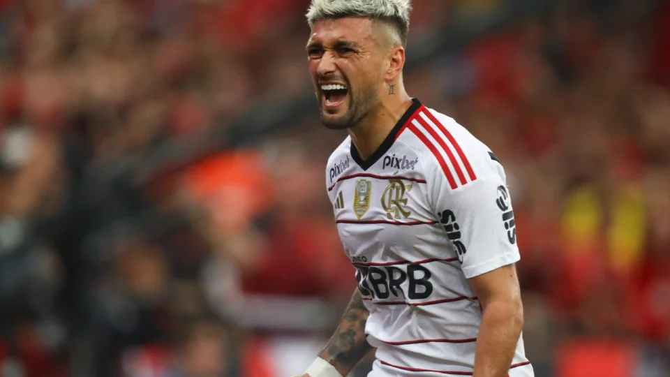 Com gols contra e de Gabigol, Fla vence Furacão e está na semifinal da Copa do Brasil