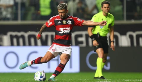 De virada, Flamengo vence o Atlético-MG por 2 a 1 e reassume a vice-liderança
