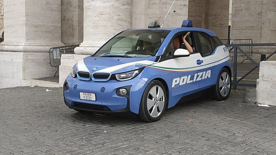 Brasileiro é preso na Itália após agredir mãe com golpes de martelo em briga