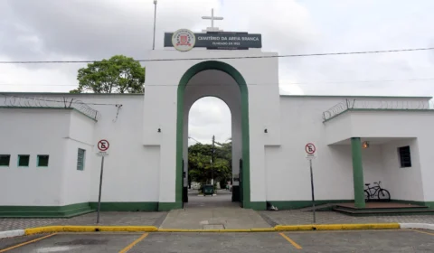 Crânios de cadáveres são furtados de cemitério no litoral de São Paulo