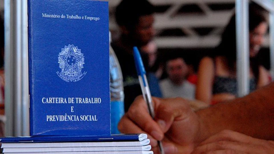 Desemprego recua para 8% no segundo trimestre de 2023, segundo dados da PNAD