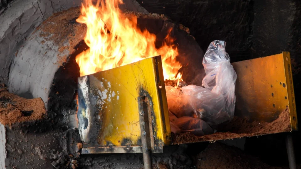 Polícia Civil incinera 497 quilos maconha e cocaína em Roraima