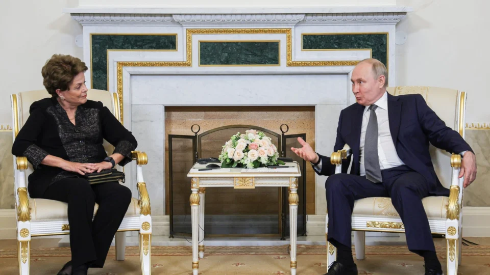 Dilma conversa com Vladimir Putin durante encontro de líderes na Rússia