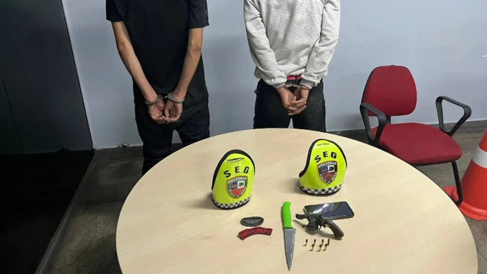 VÍDEO: dois suspeitos são presos em ônibus na Zona Centro-Sul de Manaus